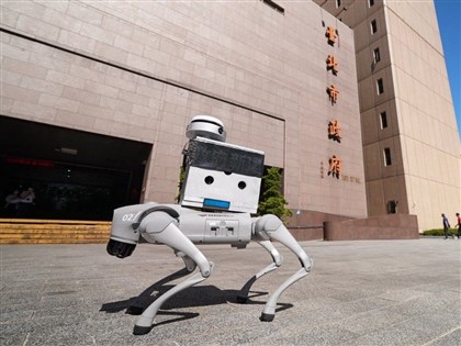 推中國製機械狗巡視人行道　北市新工處：未啟用