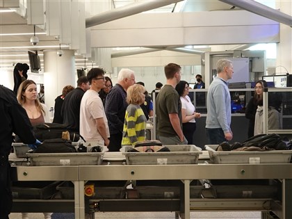 美國擬推簽證新規　學生最長4年、媒體縮至240天