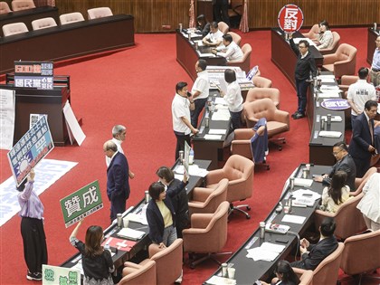 立院三讀韌性特別條例　最快10月普發現金1萬元