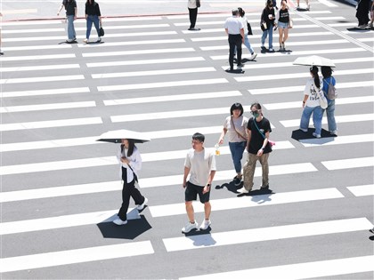 新北防38度極端高溫　桃園以南留意午後雷陣雨