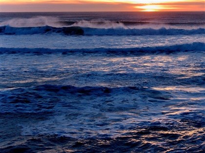 數發部：國內10條海纜均正常運作　國際3條斷裂不影響通訊