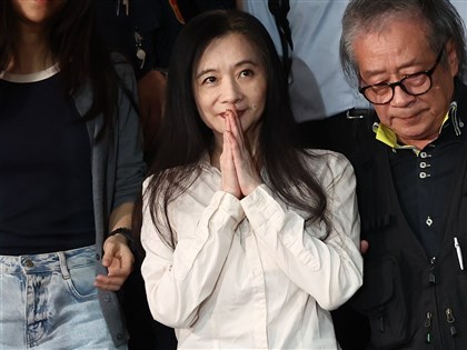 京華城案應曉薇3000萬元交保　配戴電子腳鐶離開法院