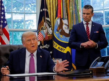 川普將國防部更名戰爭部　防長辦公室掛牌秀新頭銜[影]