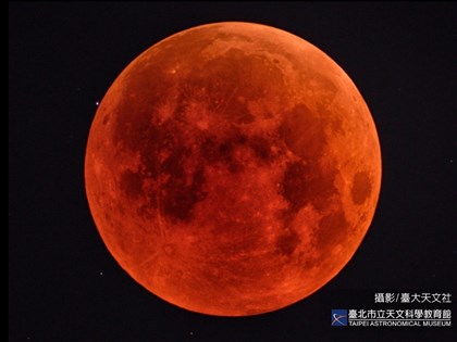 月全食深夜登場直播看這裡　南部台東雲層偏厚觀賞機會低