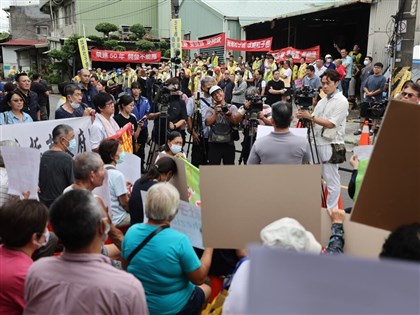 社子島協議價購首場會議　反對及支持團體場外叫囂