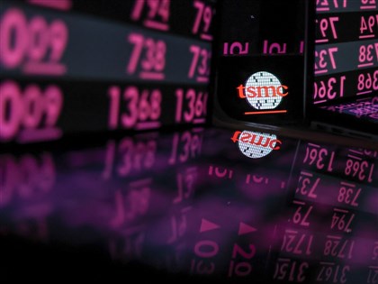 台股早盤勁揚逾200點創新高　衝破24700點關卡