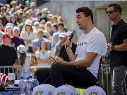 川普盟友柯克遇襲身亡　當局追捕在逃槍手