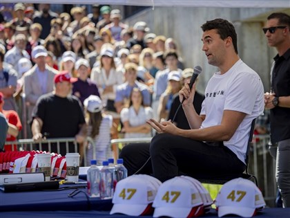 川普盟友柯克參與校園活動遭襲身亡　凶嫌下落不明