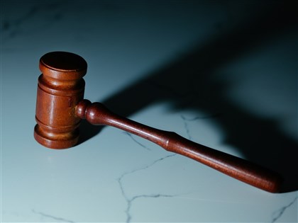 清潔隊員贈拾荒婦回收電鍋遭訴　法務部：針對小額貪污案修法