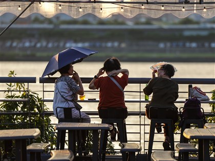 吳德榮：熱帶擾動發展水氣漸增  17日起防大雷雨