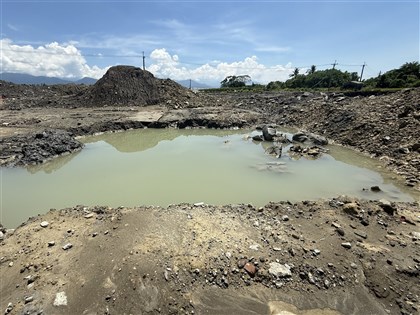 美濃「大峽谷」案地主　高市議員前特助石麗君遭拘漏夜複訊