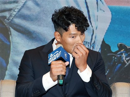 林哲瑄宣告引退落淚　不捨富邦悍將隊友