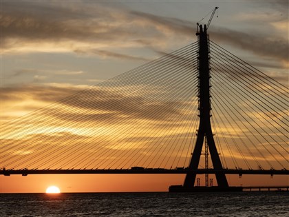 淡江大橋橋型設計有考量　兼顧淡水夕陽美景