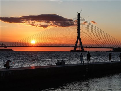 淡江大橋橋型設計有考量　兼顧淡水夕陽美景