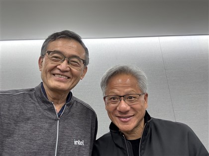 黃仁勳談入股英特爾　指政府未介入、續評估代工技術