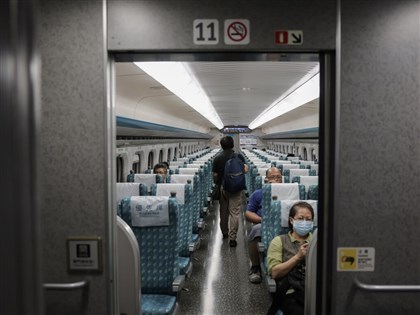 搭高鐵看影片須戴耳機　22日起勸導不聽最重可拒載