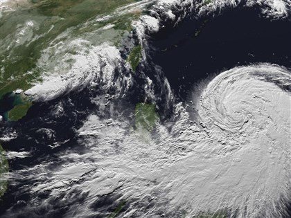 吳德榮：颱風樺加沙平均風速挑戰今年「風王」  下週防大量降雨致災