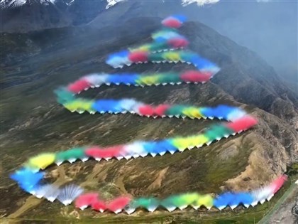 喜馬拉雅山煙火秀挨批　中國官媒籲省思網友要嚴查