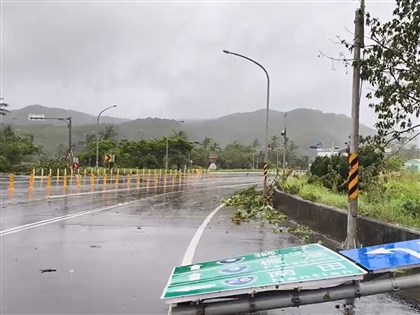 颱風樺加沙持續西行  花東、屏東列降雨警戒區