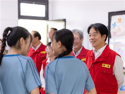 與賴總統合影遭嘲諷　蘭陽女中學生提告網友