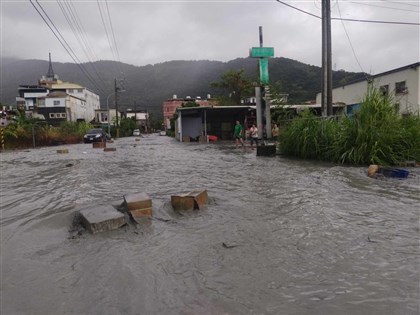 馬太鞍溪堰塞湖溢流　花蓮77人受困含2失聯