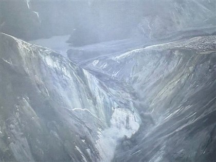 馬太鞍溪堰塞湖縮減75%仍紅色警戒　剩餘水量約2300萬噸