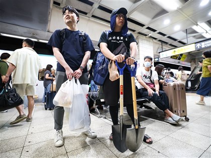 馬太鞍溪堰塞湖釀15死7失聯　志工湧入花蓮、災變中心加強運輸通訊