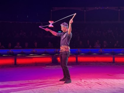 台灣囡仔扯鈴飛上世界舞台　朱泉合展開歐洲馬戲人生