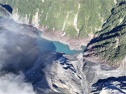 馬太鞍溪堰塞湖水量降至溢流前6.7%　仍紅色警戒