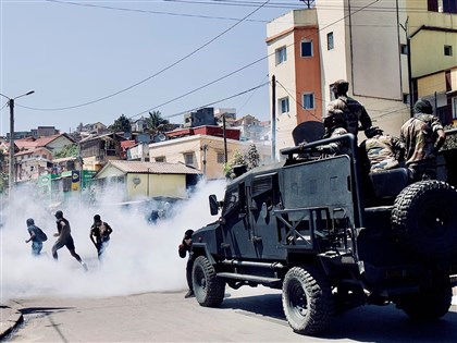 馬達加斯加大規模示威至少22死　總統宣布解散政府