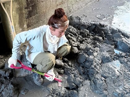 李多慧捐30萬後化身鏟子超人　分享「反從受災戶身上獲勇氣」