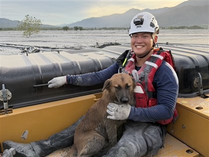 花蓮光復浪犬168被高雄特搜隊員救出領養　醫療站專車送到家