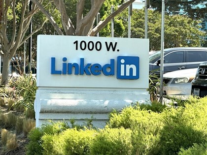 AI搶走Z世代工作  LinkedIn執行長：學歷不再吃香