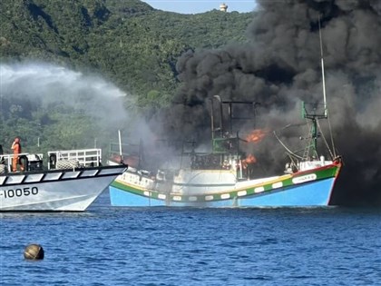 基隆外木山海域漁船起火　7船員跳海逃生