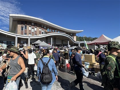 季連成：花蓮光復災區一般志工分流工作　萬個防颱沙袋製作需人手