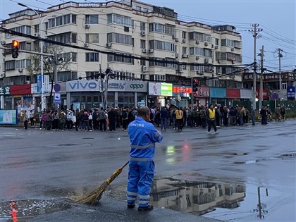 中秋不回家的人  北京馬駒橋日薪工人為生計奔波