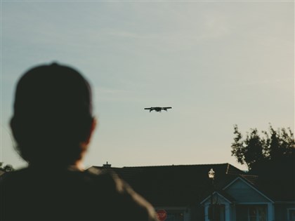 無人機神秘現蹤歐洲各地　掀「集體焦慮」心理效應