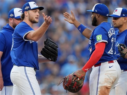MLB藍鳥強投豪打擊潰洋基　美聯分區系列賽聽牌