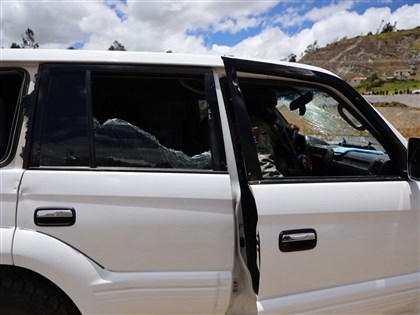 厄瓜多總統座車傳遭槍擊丟擲石塊　警方逮捕5人