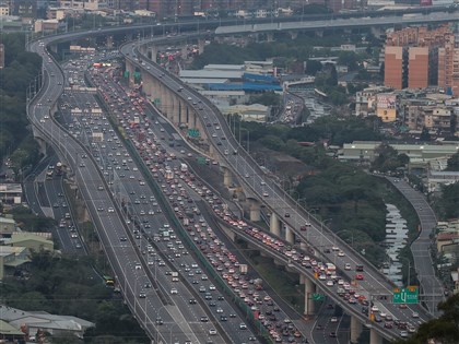 國慶日國道11路段易塞車　國5南下估塞11小時