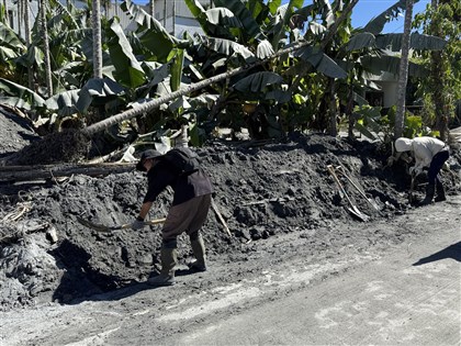 衛福部協調花蓮救災志工保險　「鏟子超人」投保自費變公費