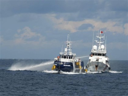 南海再爆衝突　菲律賓控中國海警船衝撞公務船[影]