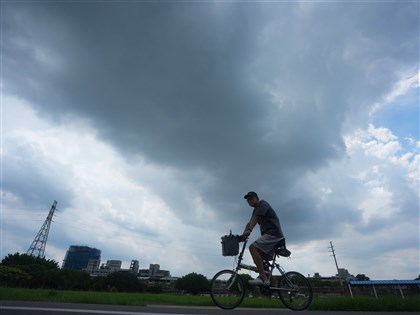吳德榮：18日前白天炎熱　東北季風19日南下