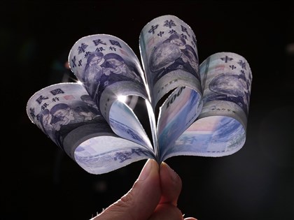 財長莊翠雲：普發現金預計11月上旬起發放　第一批採直接入帳