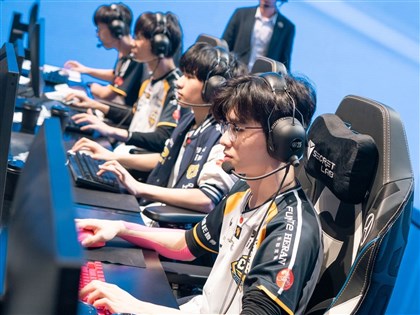台灣戰隊CFO惜敗AL　闖英雄聯盟世界大賽8強再等等