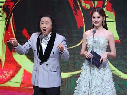 邰智源頒金鐘模仿王世堅　講錯台詞自虧沒出息[影]