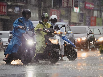 颱風共伴東北季風　21日前迎風面防豪雨