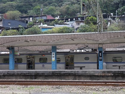 台鐵平溪線預警性暫停營運 啟動公路接駁