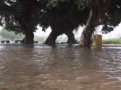 東北季風颱風共伴大台北持續強降雨　晚起擴至宜蘭北花蓮