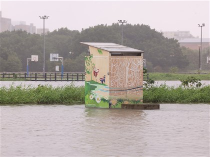 豪雨來襲是否停班課　新北：可授權各區自行決定
